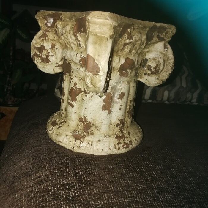 Kloss Column Pedestal
