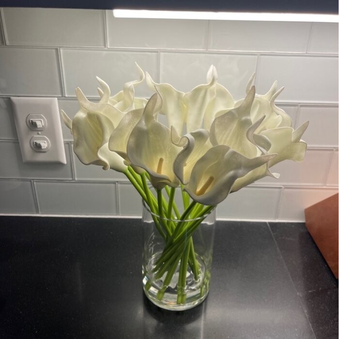 Lilies Flower Arrangement in Vase