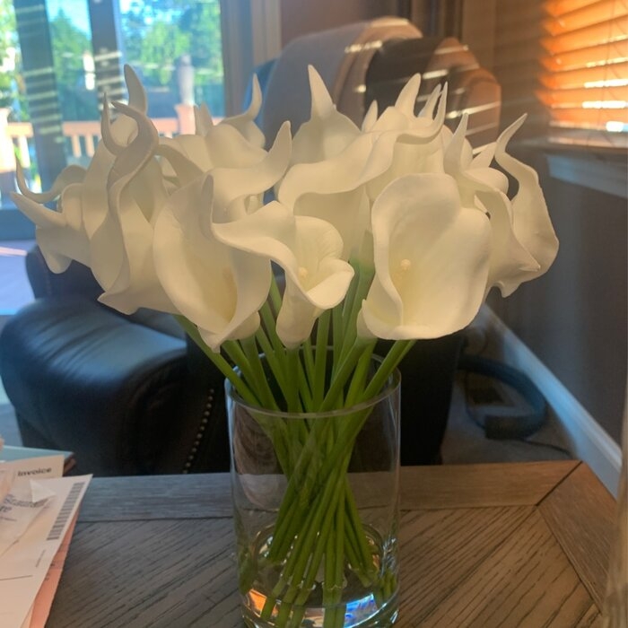 Lilies Flower Arrangement in Vase
