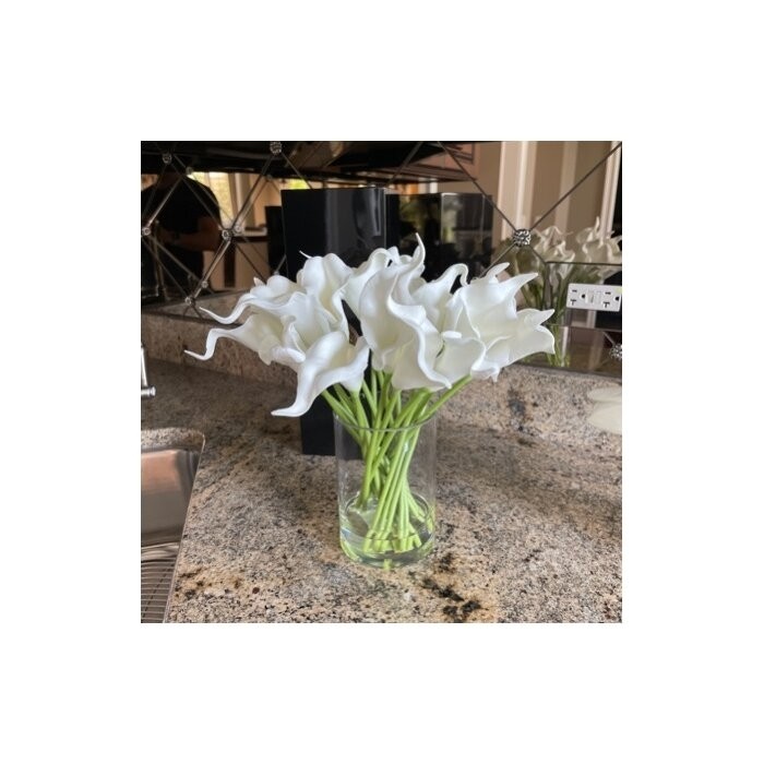 Lilies Flower Arrangement in Vase