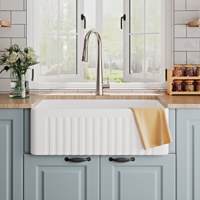30" L x 18" W Farmhouse Kitchen Sink with Sink Grid and Basket Strainer