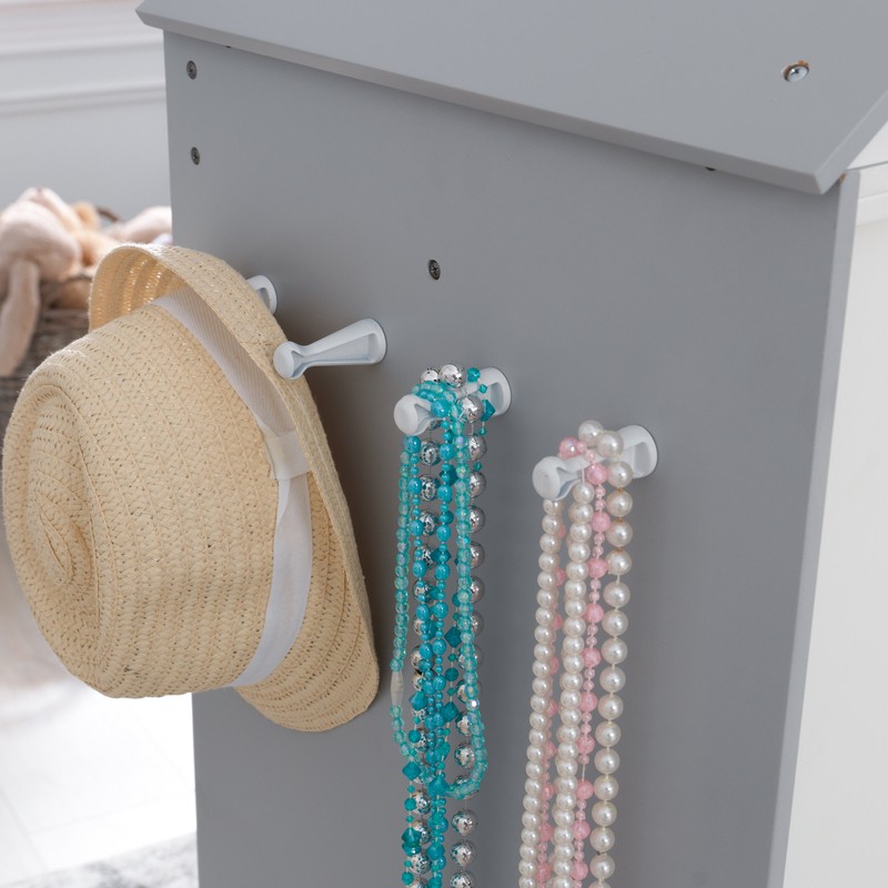 Armoire Dress Up