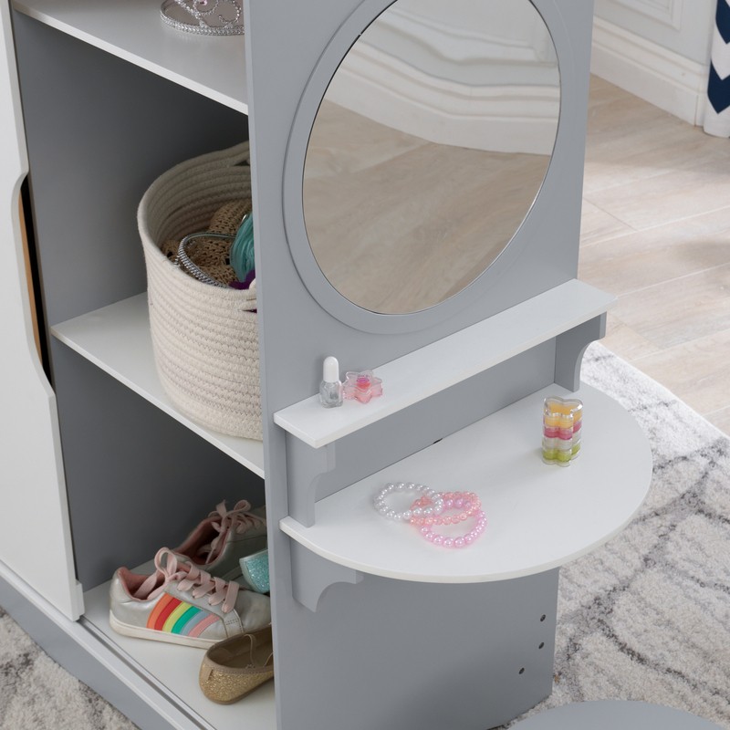Armoire Dress Up