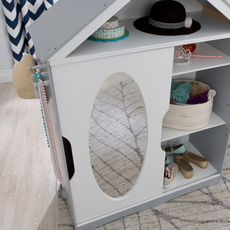 Armoire Dress Up