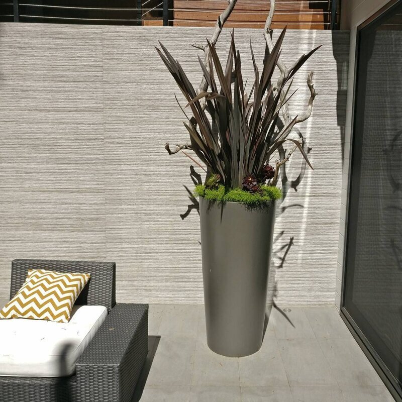Basic tall indoor planter