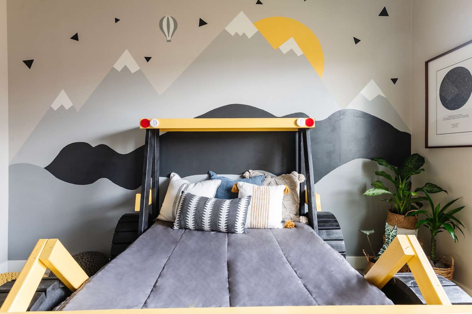 30 Boys Bedroom Ideas With Playful Themes & Charming Colors - Foter