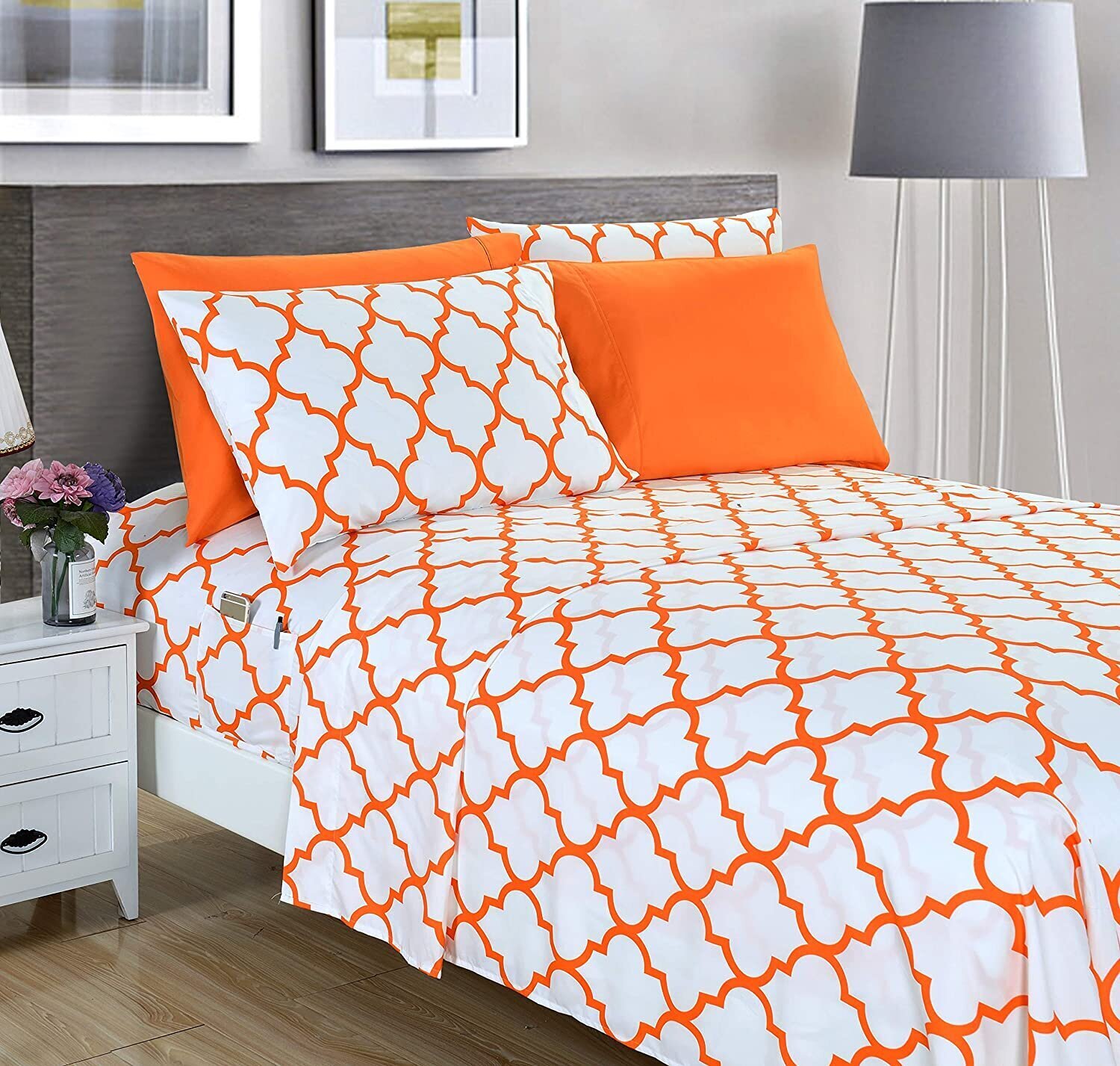 Bright geometric bed sheets