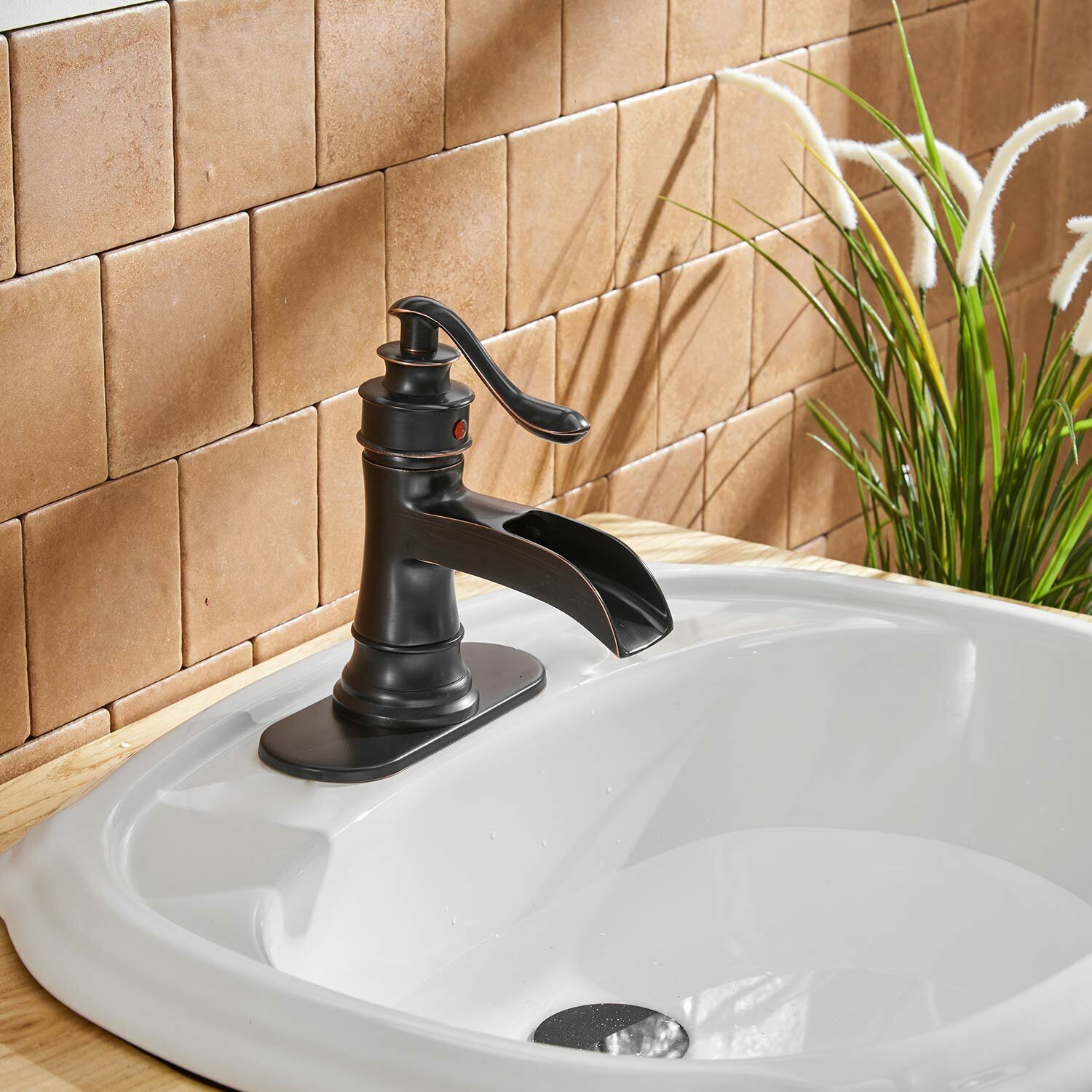 Bronze Single Hole Bathroom Faucet