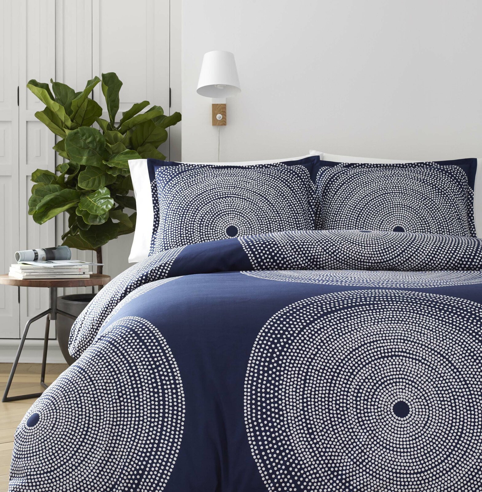 Comforter with Circular Patterns