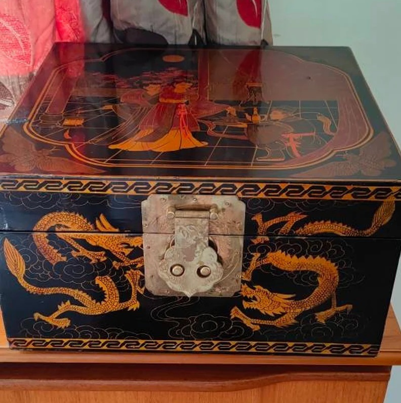 Compact Chinese trunk box