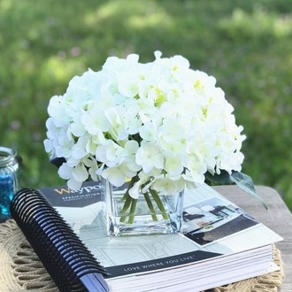 https://foter.com/photos/424/cream-colored-faux-hydrangea-with-vase.jpeg?s=b1s