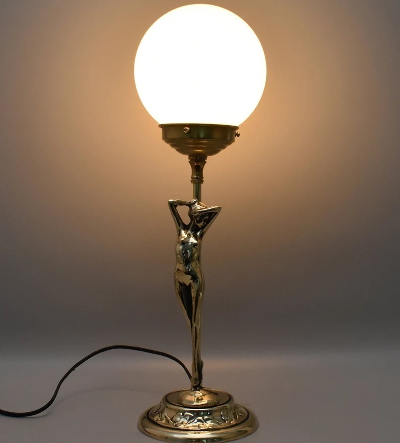 Globe lamp with an art deco flair