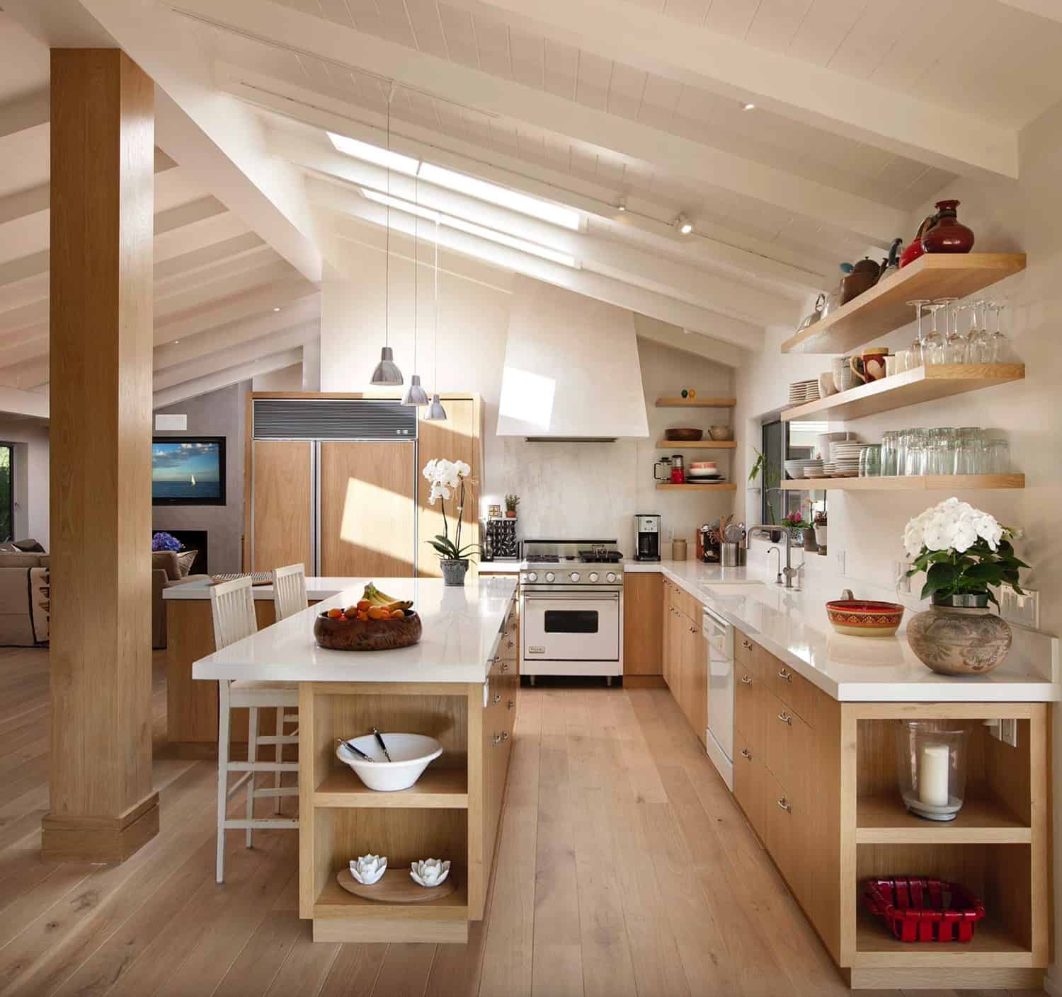 https://foter.com/photos/424/kitchen-in-white-and-light-wood-finishes.jpg