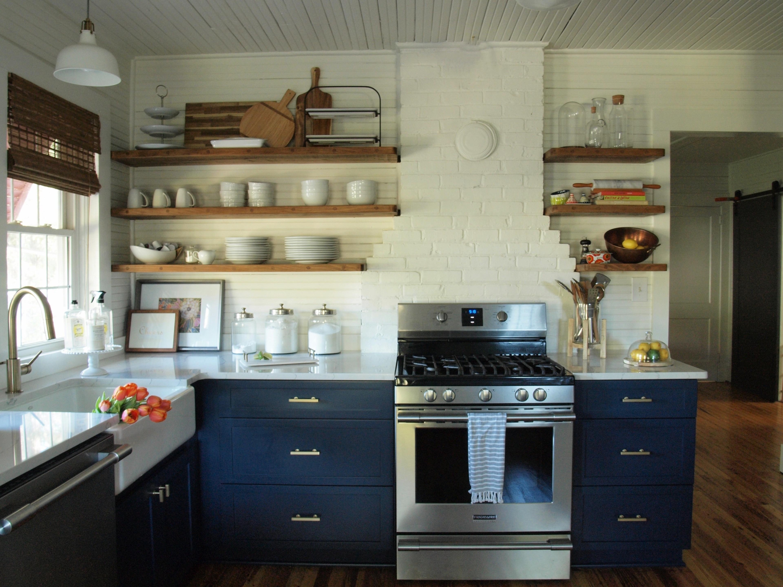 https://foter.com/photos/424/kitchen-making-use-of-open-shelving.jpg