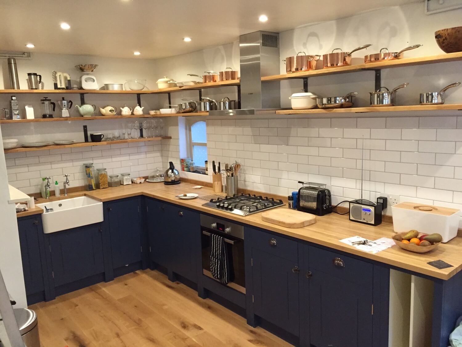 https://foter.com/photos/424/kitchen-with-long-shelves-on-different-levels.jpg
