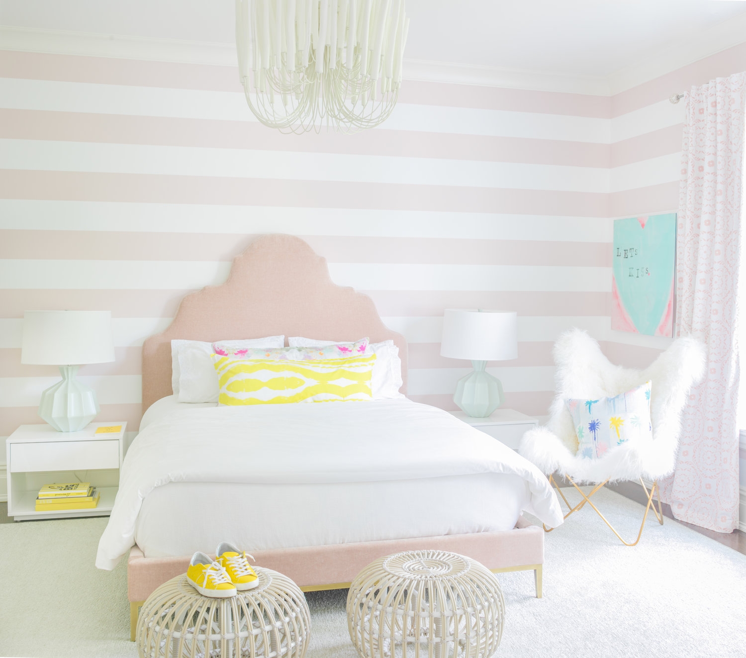 Little girls bedroom with a pink bed