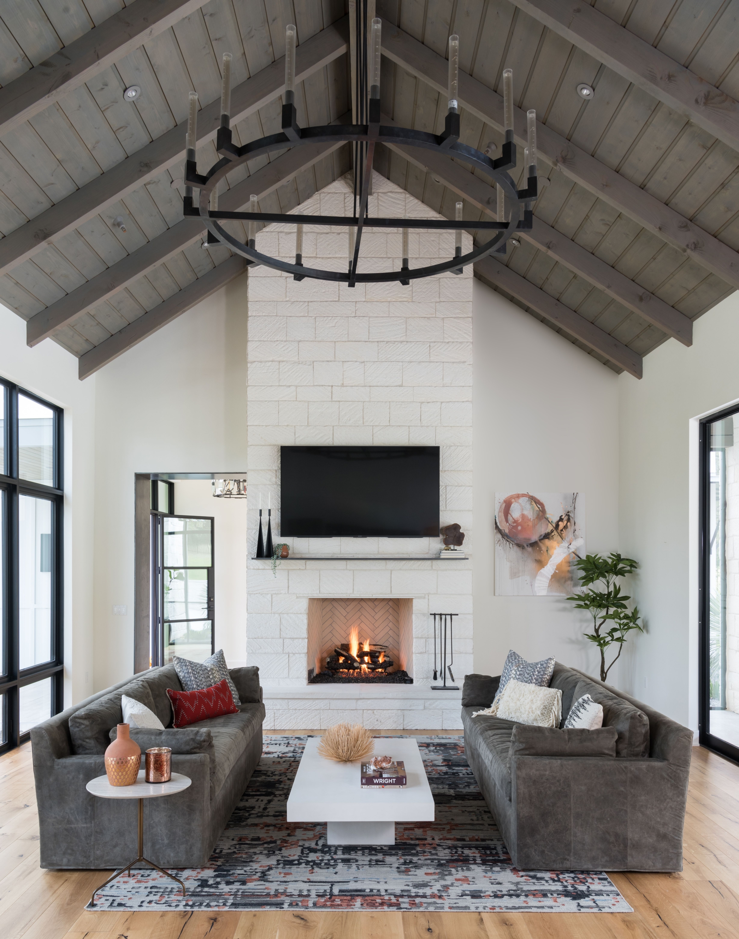 https://foter.com/photos/424/modern-farmhouse-living-space-with-high-decorated-ceiling.jpg