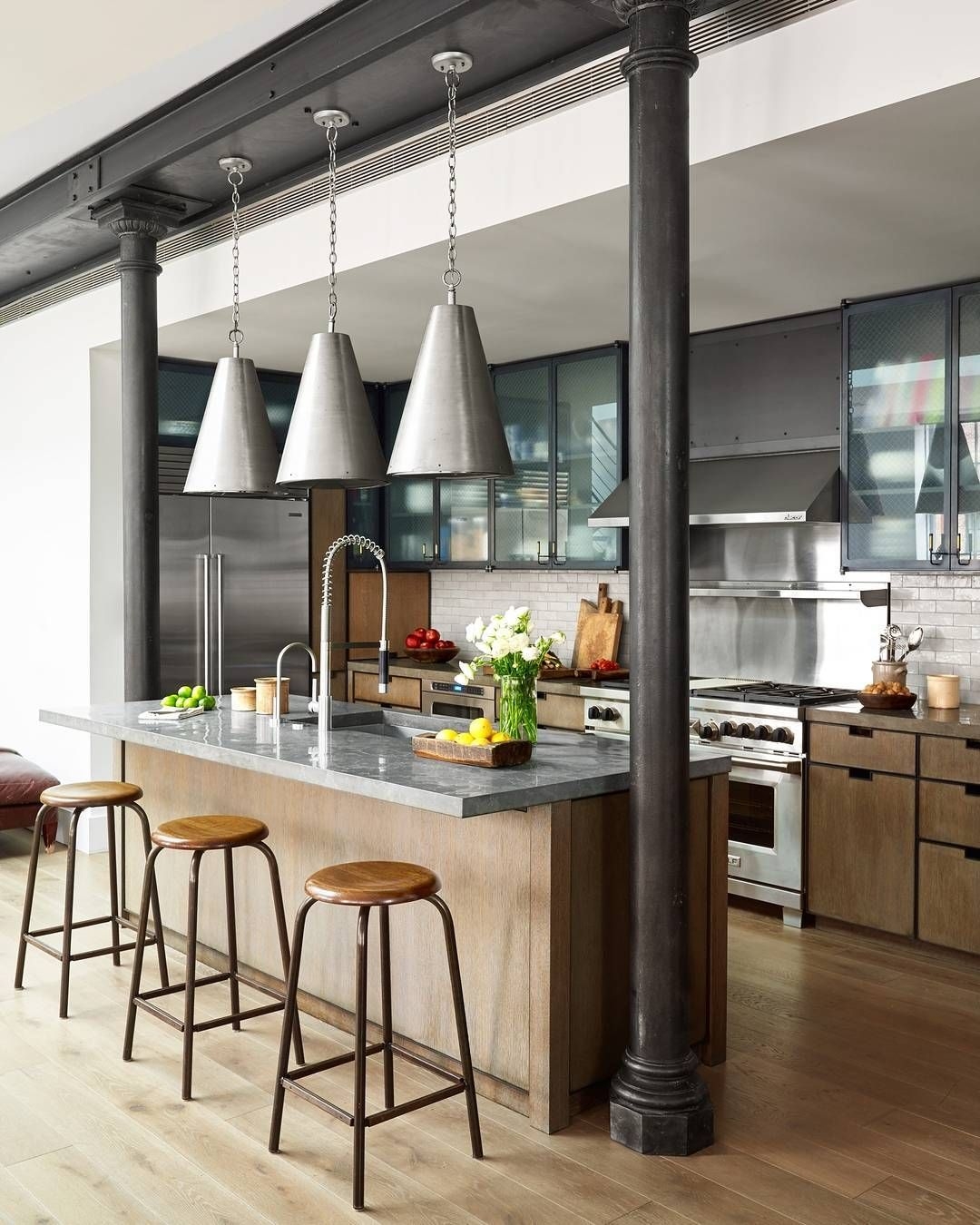 Neutral kitchen with wood and metal pieces