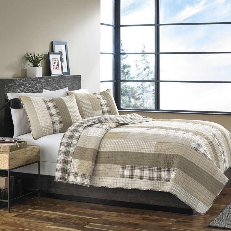 Patchwork quilt set with minimalist aesthetic appeal 