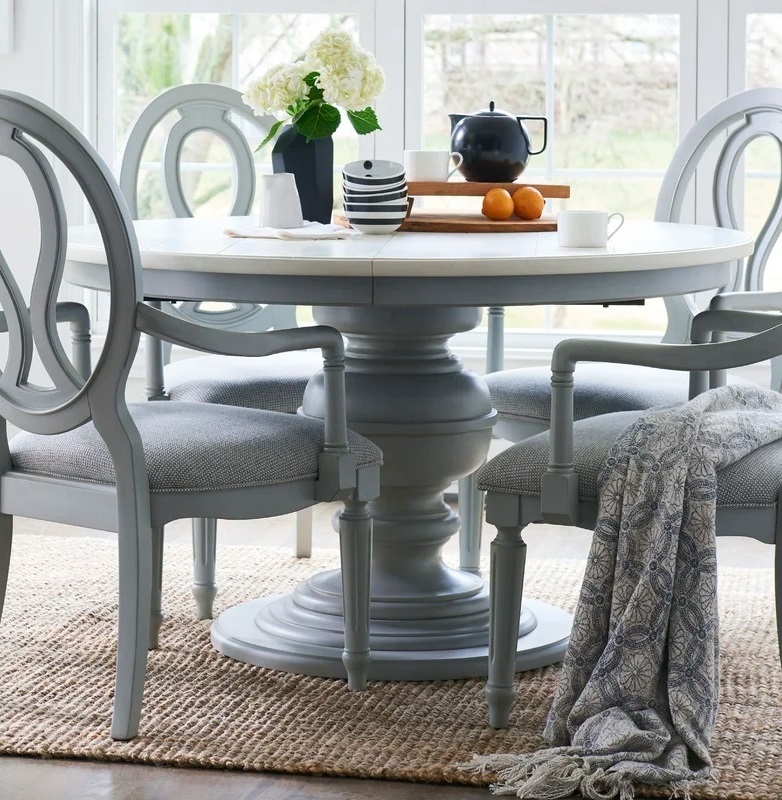 Pedestal Extendable Round Table With Leaf