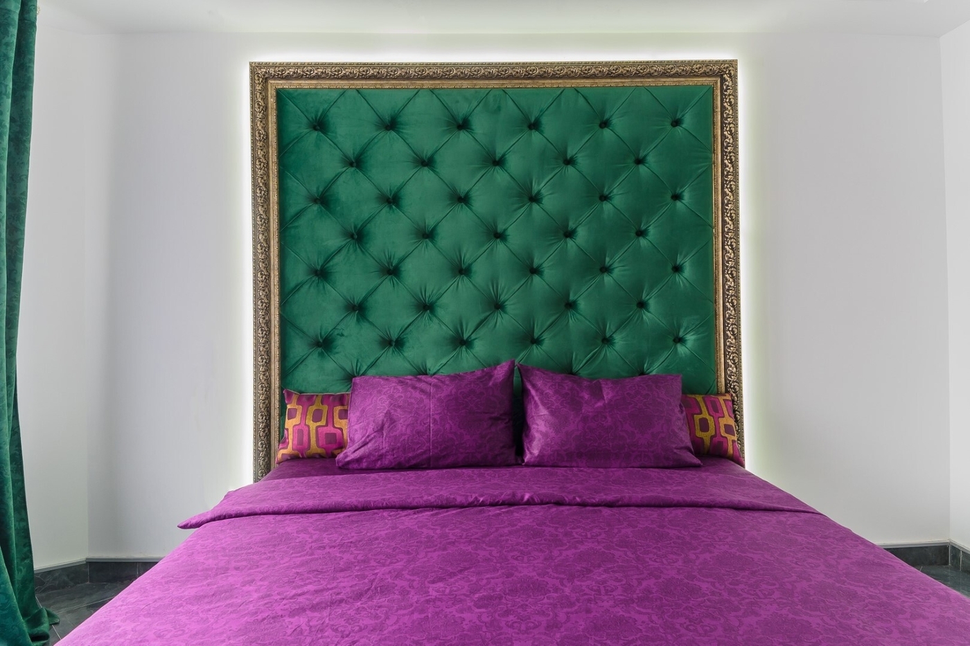 Colors that go with the emerald green color - purple