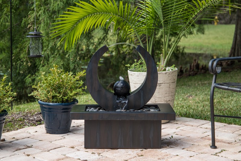 Russel Metal Fountain with Light