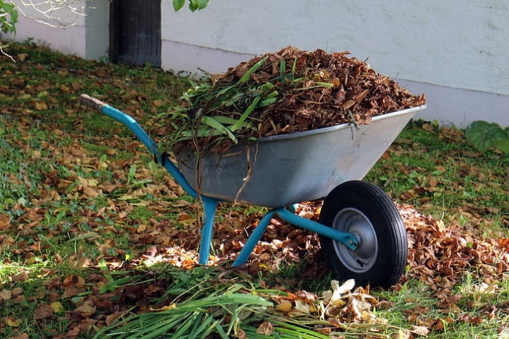 single wheel wheelbarrows are harder to maneuver with heavy load single wheel wheelbarrows are harder to maneuver with heavy load
