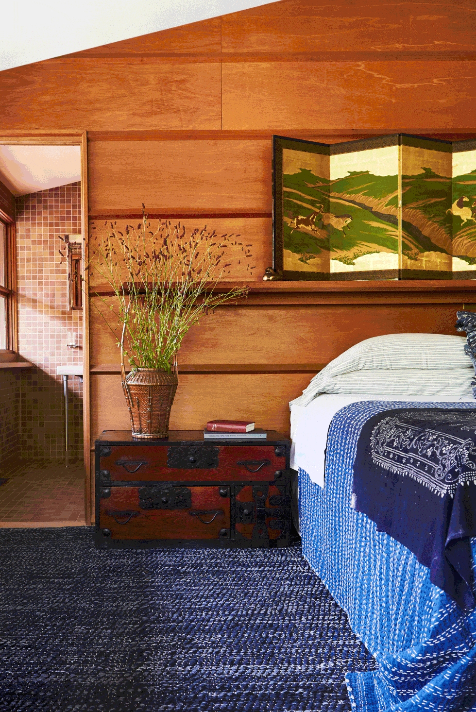 Small rustic bedroom ideas with wood panelling