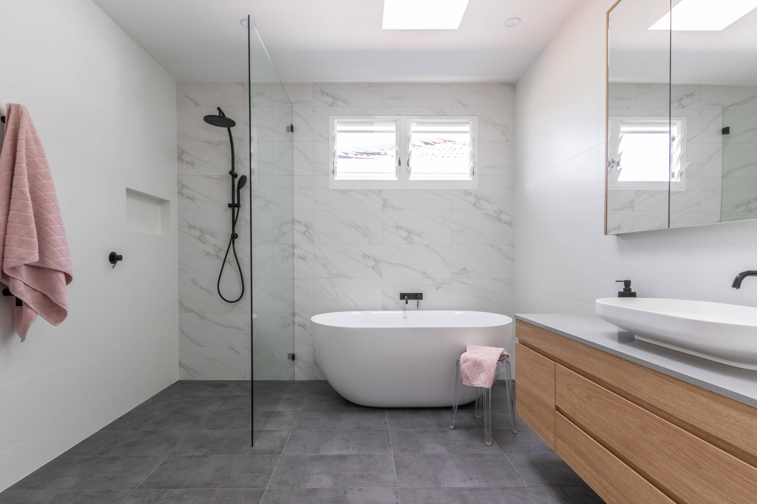 30 Modern Coastal Bathroom Ideas That Are Unique And Minimalist With