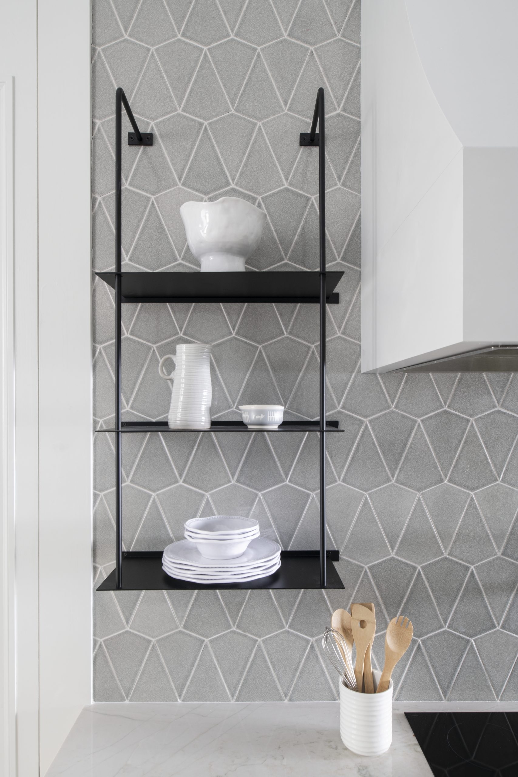 https://foter.com/photos/424/wall-shelf-unit-in-a-kitchen.jpg