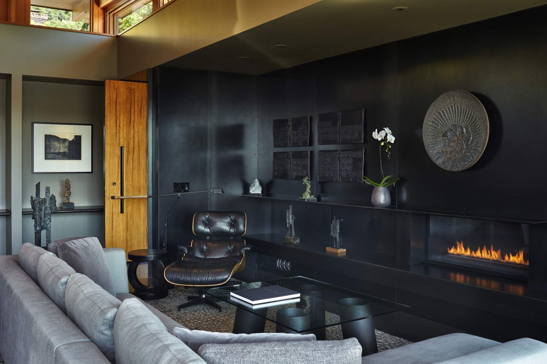 black-wall-dining-room | Interior Design Ideas