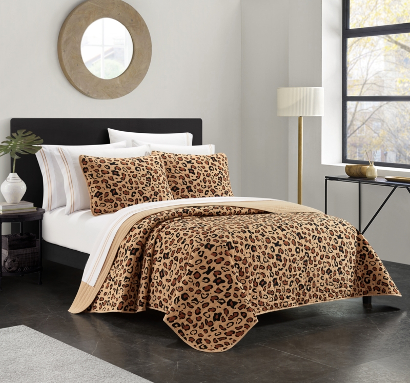 Exotic Cheetah-Patterned Quilt Set