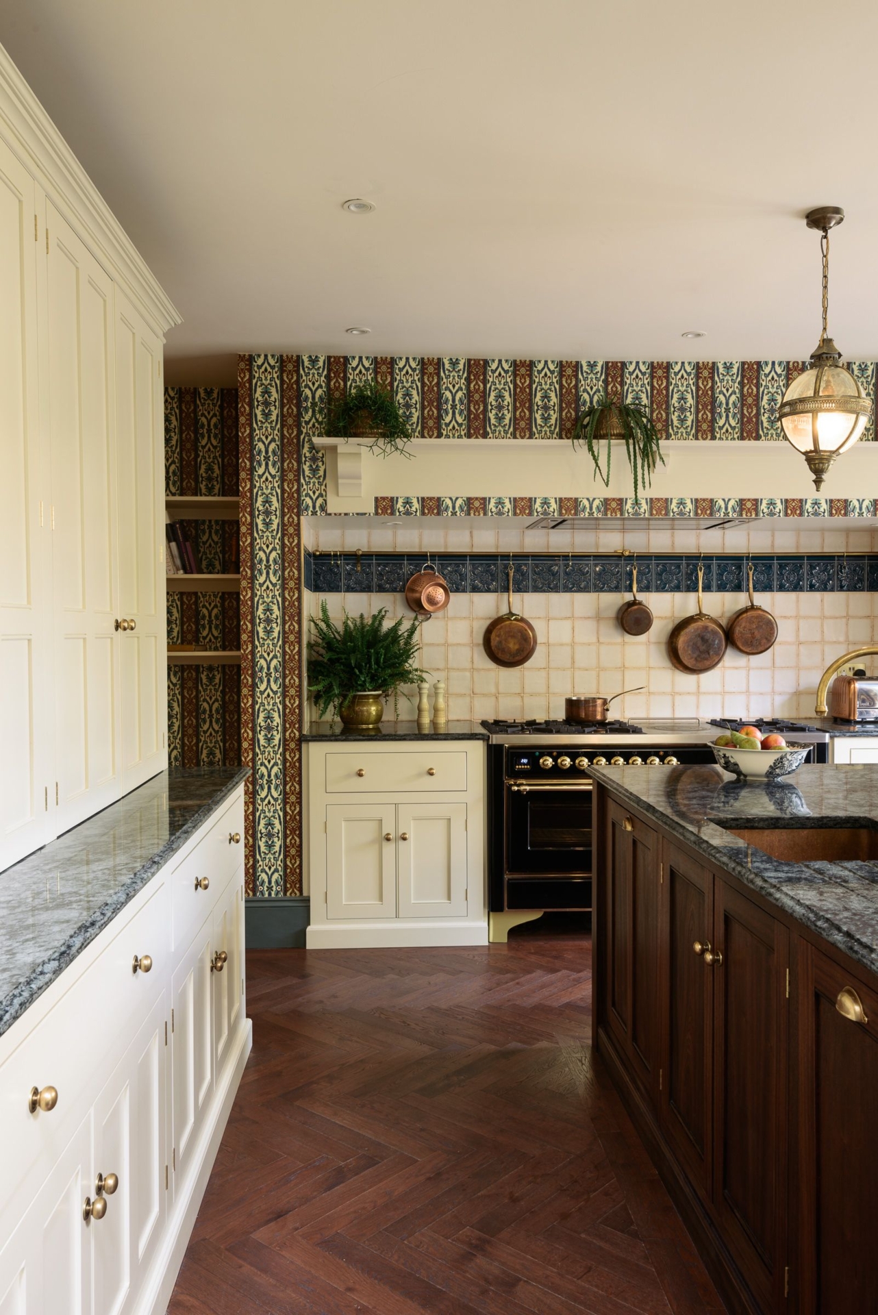 Create a Moody Atmosphere with Dark Wallpaper