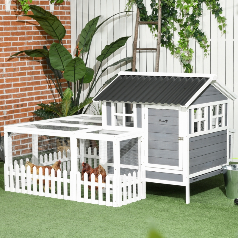 Outdoor Chicken Coop with Nesting Box and Ramp