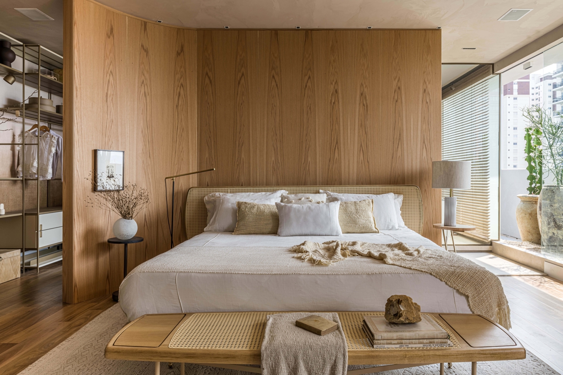 Design a Walk-in Closet