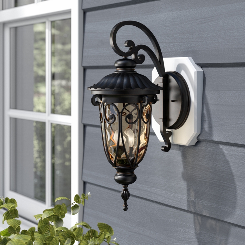 Traditional Outdoor Wall Lantern