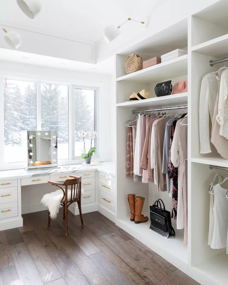 Incorporate a Hollywood style Mirror