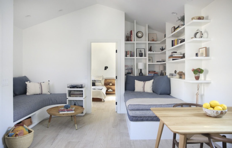 Install a Wall-mounted Bookshelf