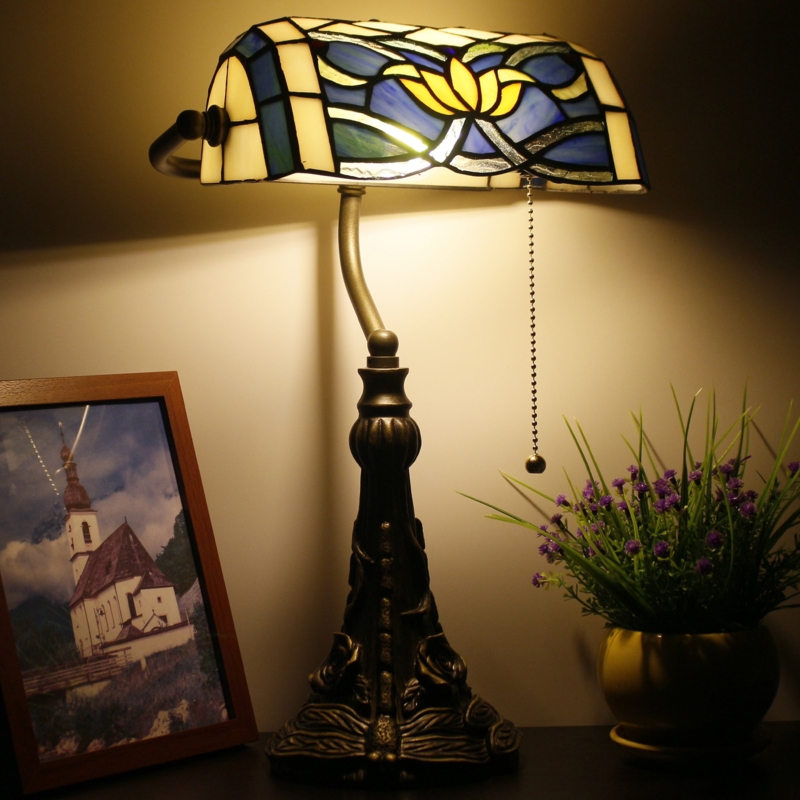 Stained Glass Tiffany Style Lamp