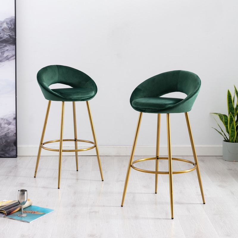 Traditional Bar-Height Chair with Rounded Seat