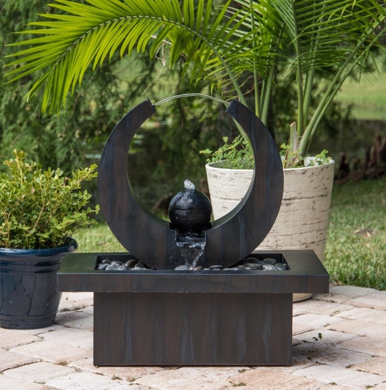 Russel Metal Fountain with Light