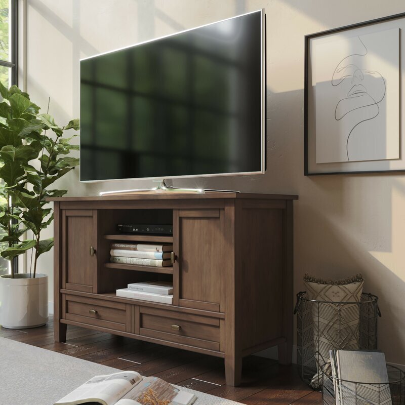 Traditional style TV stand