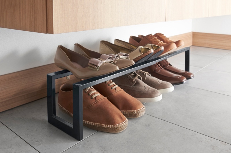 Yamazaki Home Adjustable Shoe Rack, Small, Steel,Holds 4 to 8 shoes, Expandable, Stackable