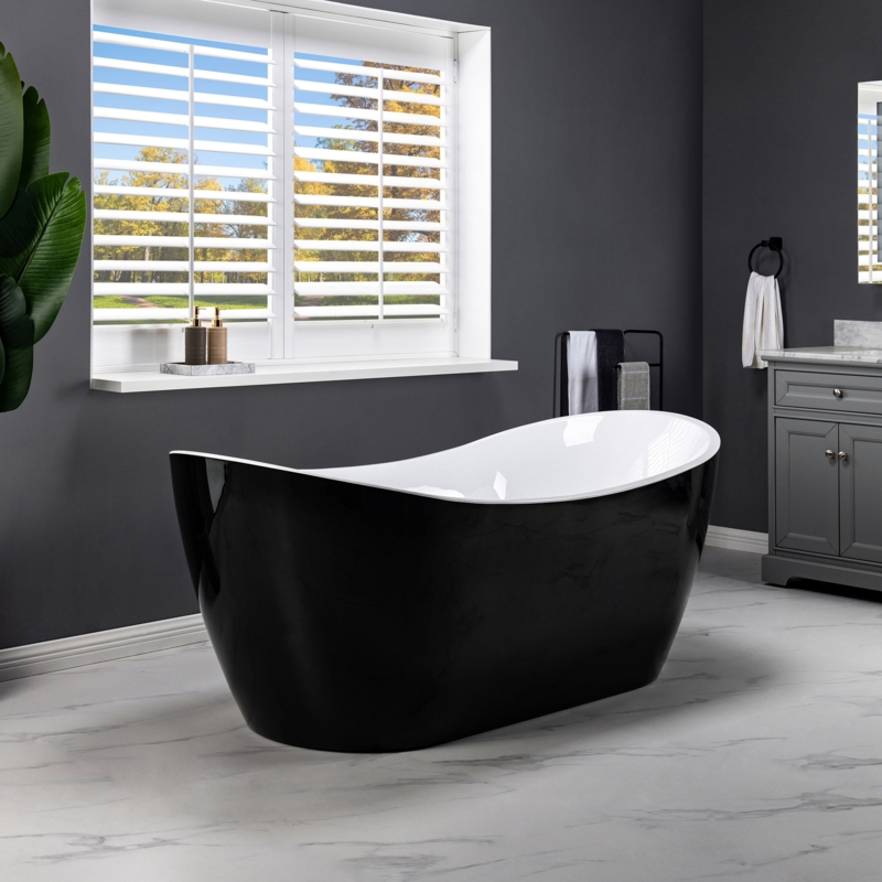 Chic Sloping Bathtub for Ultimate Comfort