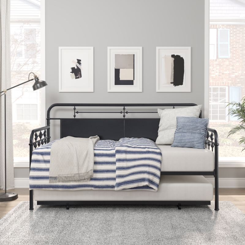 Traditional Metal Daybed with Trundle