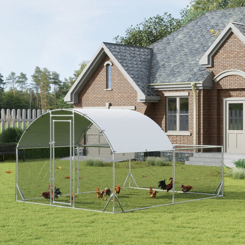 Spacious Pet Enclosure with Roof