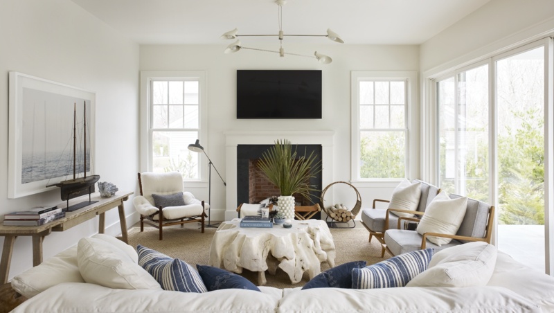 Utilize a Console Table