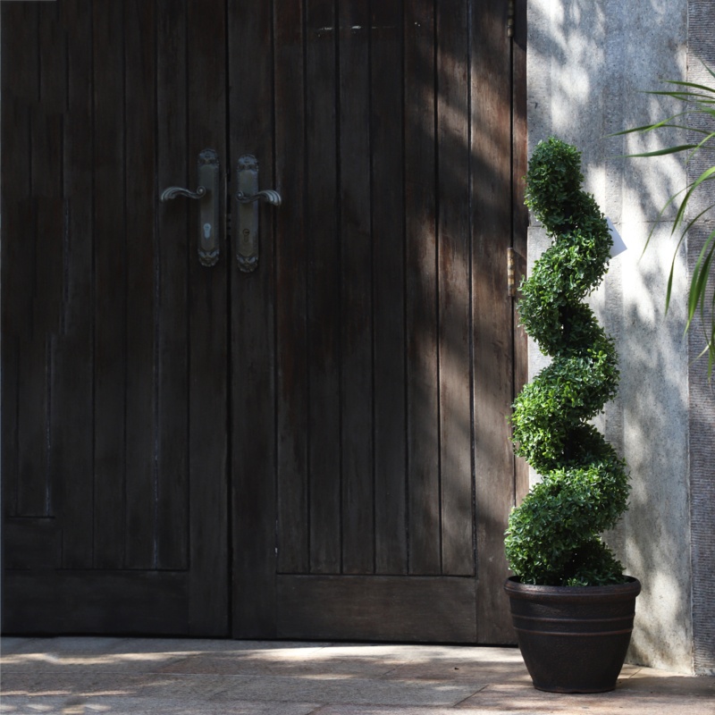 43.30'' Faux Boxwood Tree in Pot