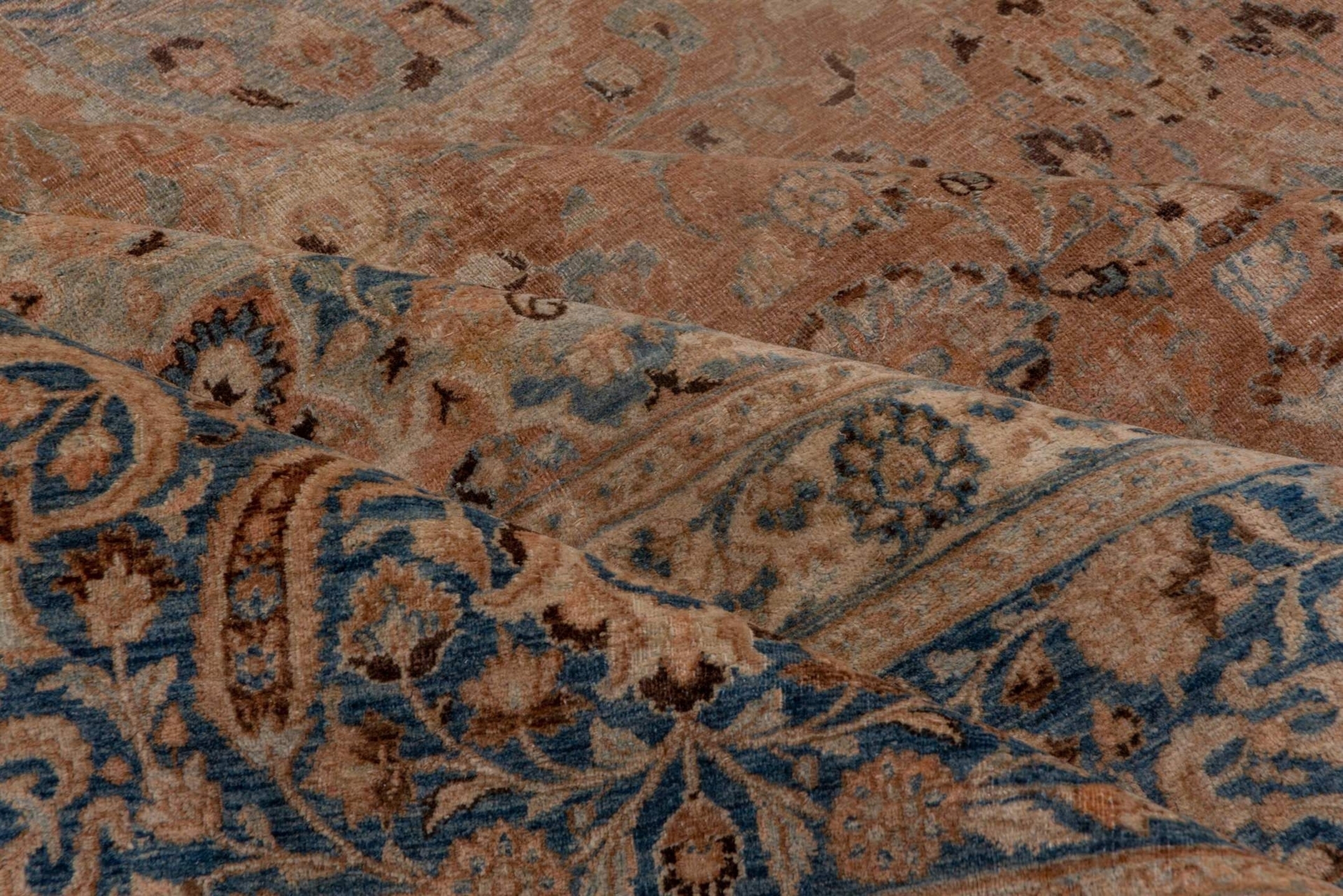 Antique Meshed Area Rug (13' x 17')