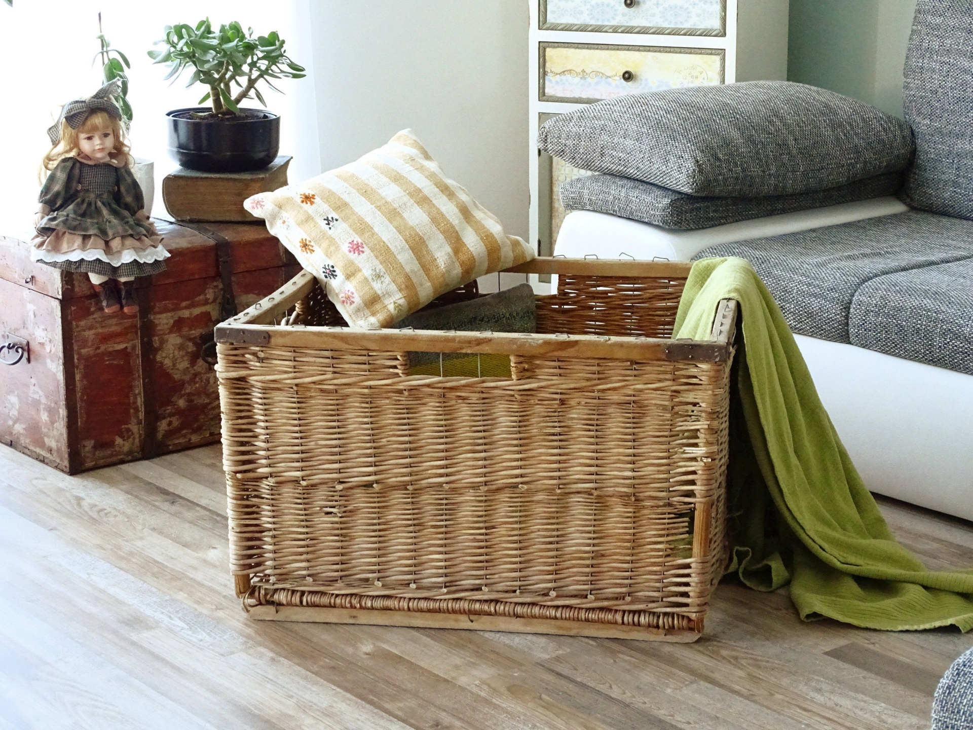 Large Storage Basket Square Wicker Woven Chest Trunk Rattan Trunk Toy Blanket Storage Wicker Woven Laundry Hamper Bohemian Farmhouse Decor